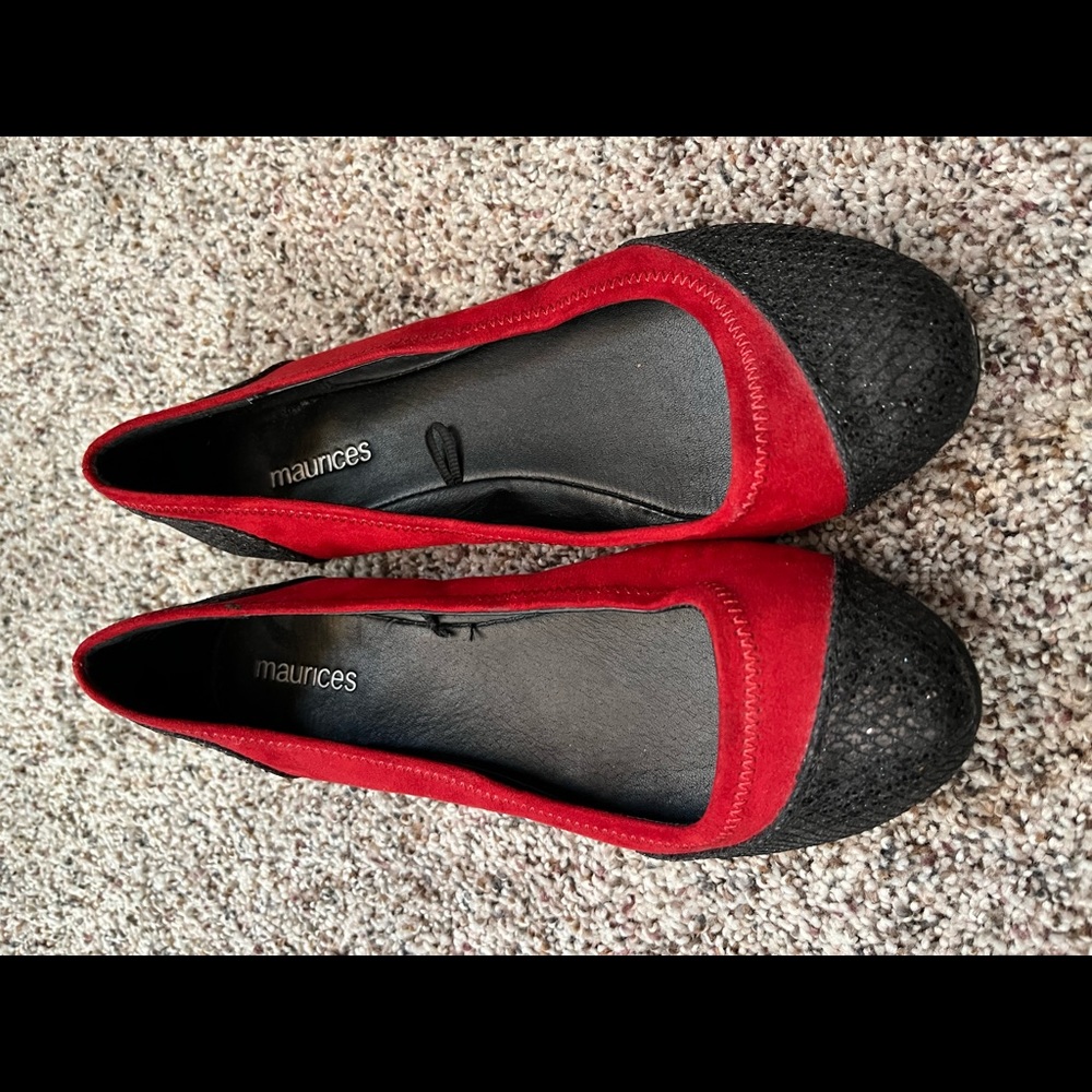 Women’s size 6 black and red ballet flats
